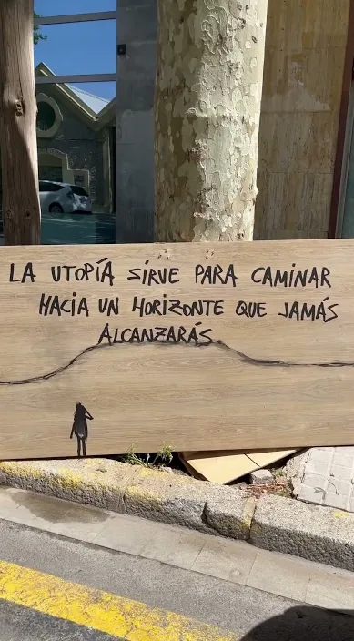 La utopía es – arte urbano en Barcelona: escena del vídeo de Art Is Trash de Francisco de Pájaro