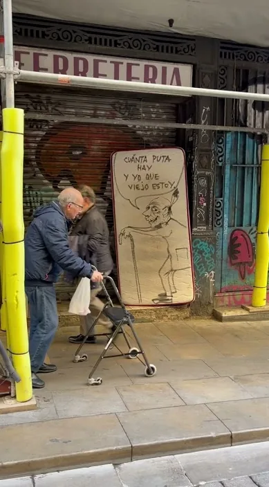 Das Leben fliegt. www. ist (La vida pasa volando. www. es) – Street-Art in Barcelona: Szene aus dem Art-Is-Trash-Video von Francisco de Pájaro