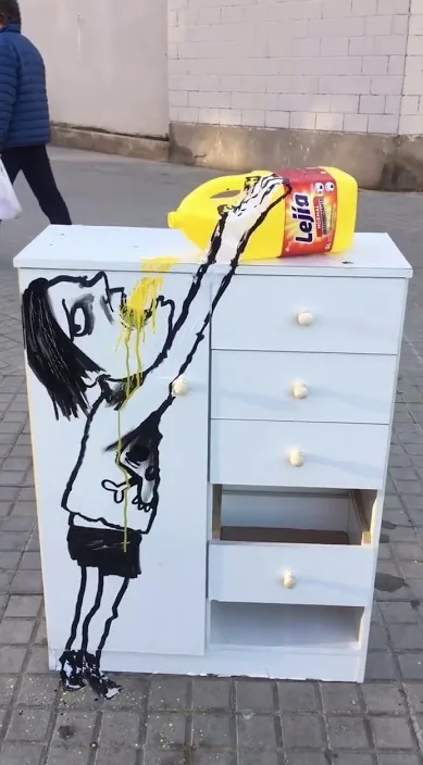 Lejía es – arte urbano en Barcelona: escena del vídeo de Art Is Trash de Francisco de Pájaro