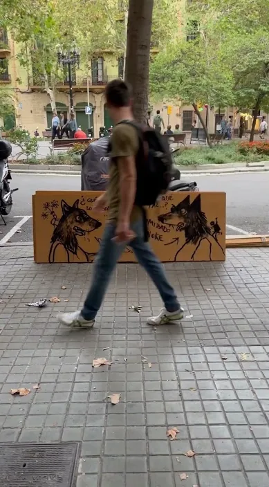 LOBOS. www. es – street art in Barcelona: scene from the Art Is Trash video by Francisco de Pájaro