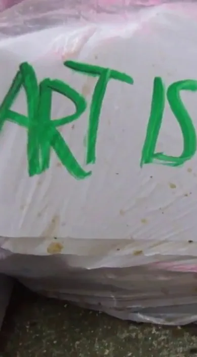 Лондон (London) – стрит-арт, Барселона: кадр из видео Art Is Trash Франсиско де Пахаро