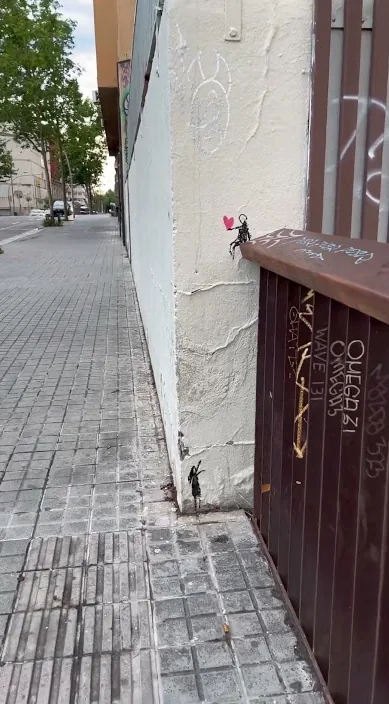 L’amour est (Love es) – street art à Barcelone : scène de la vidéo Art Is Trash de Francisco de Pájaro