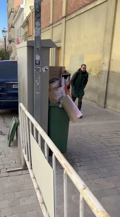 MADRID IS (Madrid es) – ストリートアート:Francisco de Pájaro による Art Is Trash の動画のワンシーン