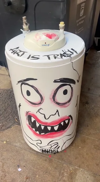 马拉加 (Málaga) – 巴塞罗那街头艺术：Francisco de Pájaro 的 Art Is Trash 视频画面