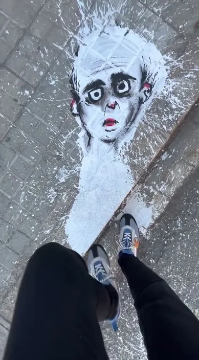 Mancha accidental es – arte urbano en Barcelona: escena del vídeo de Art Is Trash de Francisco de Pájaro
