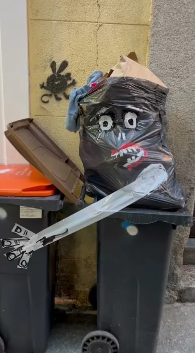 Taler du til mig? (Me hablas a mí ? es) – gadekunst i Madrid: scene fra Art Is Trash-videoen af Francisco de Pájaro