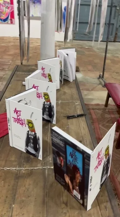 我的自传作品WWW (Mi autobiografía artística www. es) – 巴塞罗那街头艺术：Francisco de Pájaro 的 Art Is Trash 视频画面