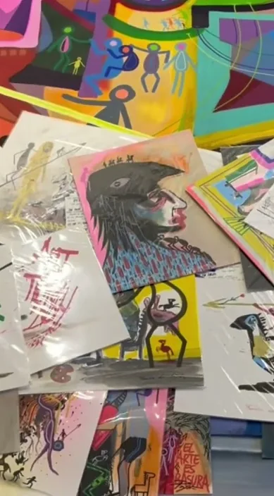Mon studio est la récompense du travail et de l'effort – street art à Barcelone : scène de la vidéo Art Is Trash de Francisco de Pájaro
