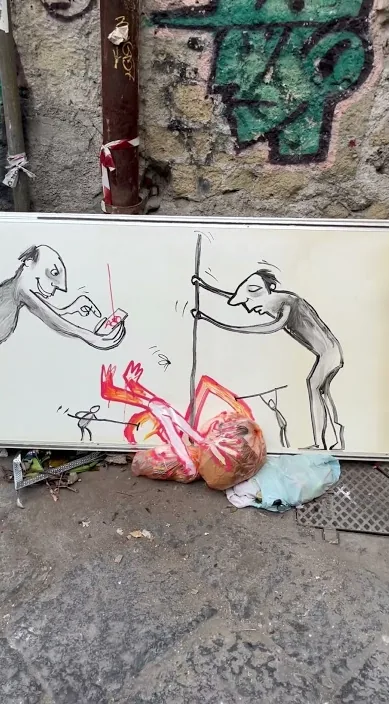 Napoli (Nápoles) – gadekunst i Barcelona: scene fra Art Is Trash-videoen af Francisco de Pájaro