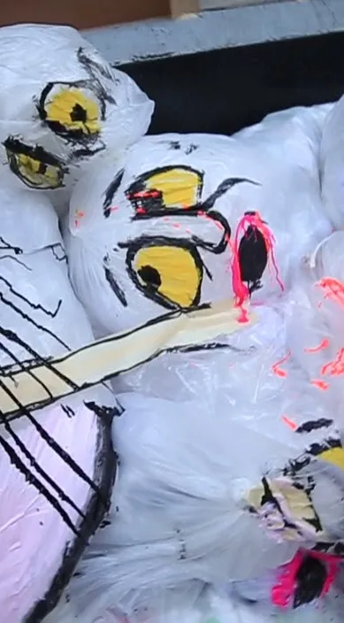 New york – ストリートアート:Francisco de Pájaro による Art Is Trash の動画のワンシーン