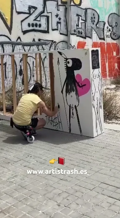 《猎鸟》WWW (Pájaro cazado www. es) – 巴塞罗那街头艺术:Francisco de Pájaro 的 Art Is Trash 视频画面
