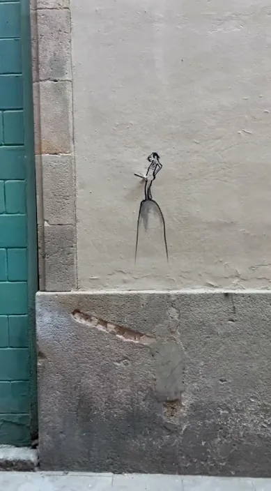 Le palais est (Palote es) – street art à Barcelone : scène de la vidéo Art Is Trash de Francisco de Pájaro