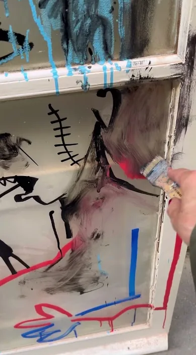 Por la ventana – arte urbano en Barcelona: escena del vídeo de Art Is Trash de Francisco de Pájaro