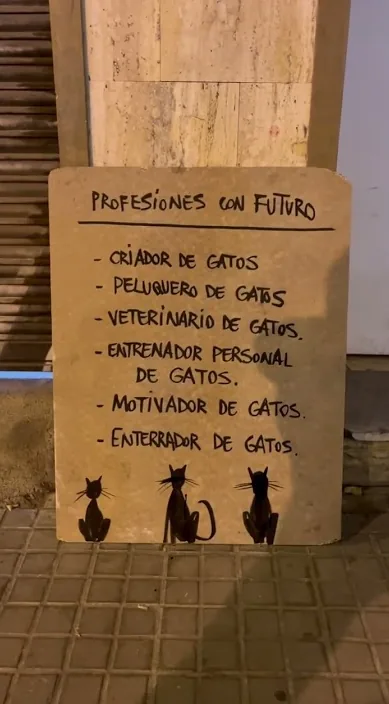 Profissões com futuro www.es (Profesiones con futuro www. es) – arte de rua em Barcelona: cena do vídeo de Art Is Trash de Francisco de Pájaro