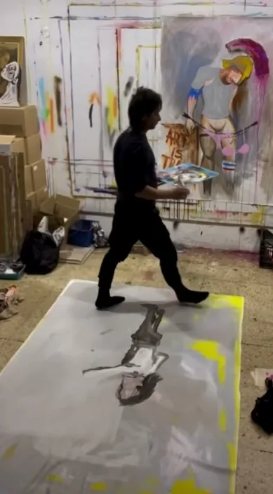 Próxima exposição em Düsseldorf. www. é – arte de rua: cena do vídeo de Art Is Trash de Francisco de Pájaro
