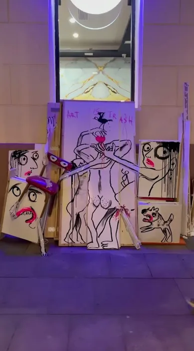 Hvad du vil have af mig (Que quieres de mi) – gadekunst i Barcelona: scene fra Art Is Trash-videoen af Francisco de Pájaro