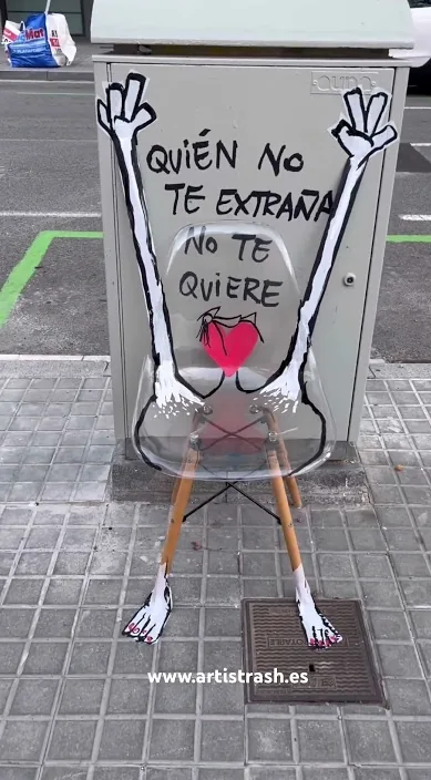 あなたを驚かせる人 (Quien te extraña) – バルセロナのストリートアート:Francisco de Pájaro による Art Is Trash の動画のワンシーン
