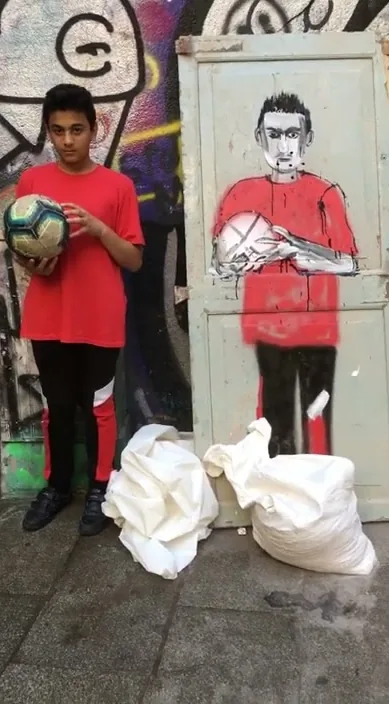 垃圾中的肖像 (Retrato en la basura) – 巴塞罗那街头艺术:Francisco de Pájaro 的 Art Is Trash 视频画面