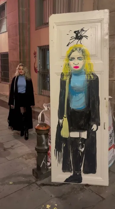 Portræt af Trash (Retrato trash) – gadekunst i Barcelona: scene fra Art Is Trash-videoen af Francisco de Pájaro