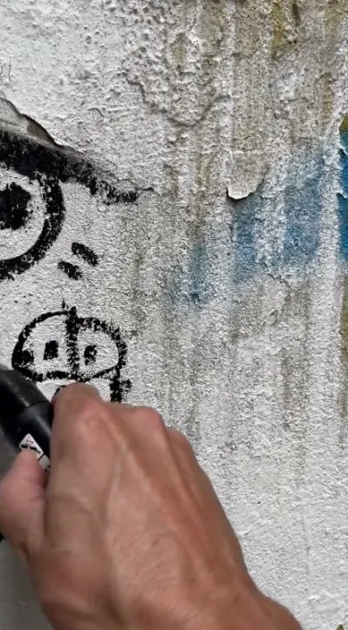 ゴールデンウィークwww (Sal gorda www. es) – バルセロナのストリートアート:Francisco de Pájaro による Art Is Trash の動画のワンシーン