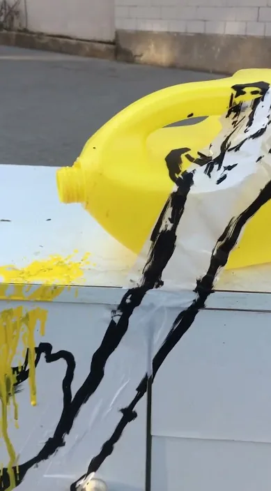 위치 www.is (Sediento www. es) – 바르셀로나 스트리트 아트: Francisco de Pájaro의 Art Is Trash 영상 장면