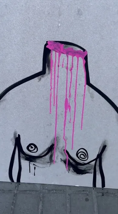 silenci (Silencio) – art urbà a Barcelona: escena del vídeo d'Art Is Trash de Francisco de Pájaro