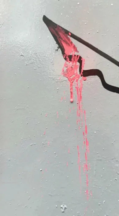 Sin comentario – arte urbano en Barcelona: escena del vídeo de Art Is Trash de Francisco de Pájaro