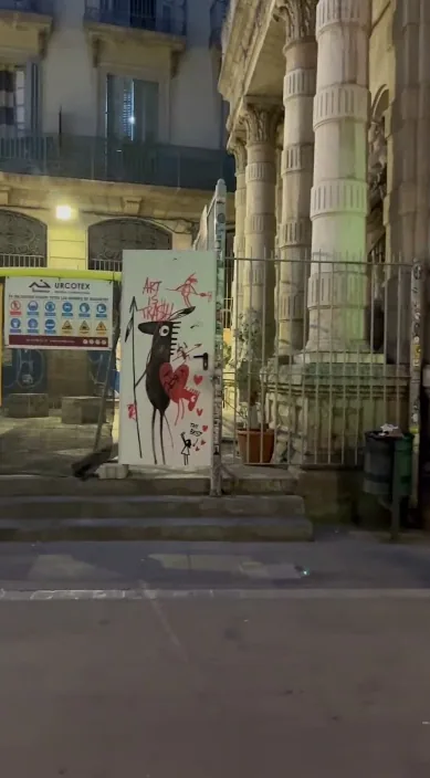Territori indi. www. és (Territorio indio. www. es) – art urbà a Barcelona: escena del vídeo d'Art Is Trash de Francisco de Pájaro