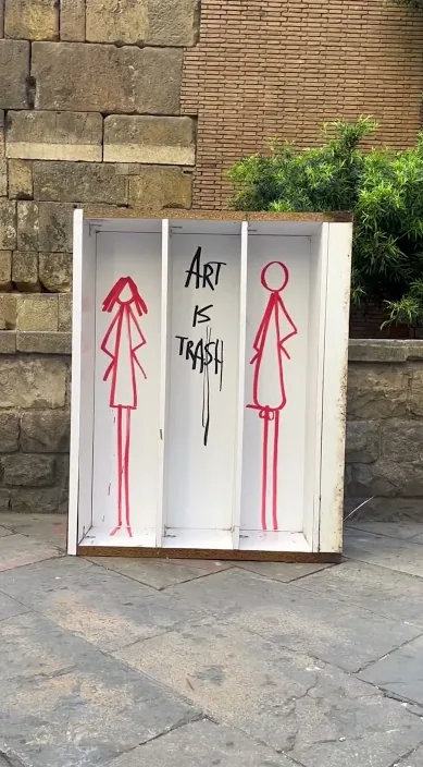 Trash – 巴塞罗那街头艺术:Francisco de Pájaro 的 Art Is Trash 视频画面