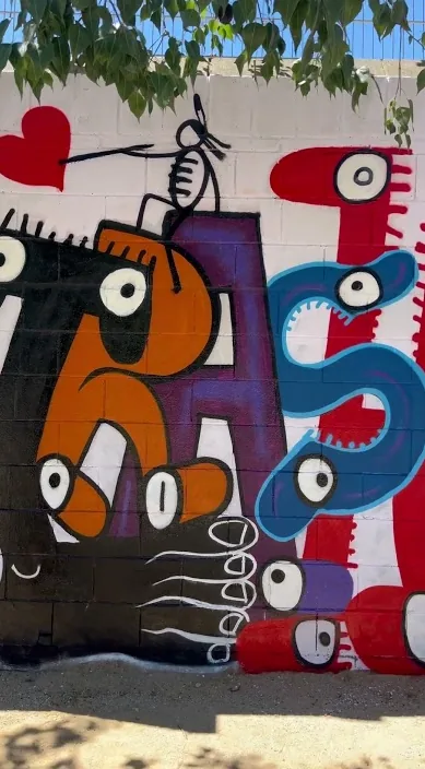 Trash – 巴塞罗那街头艺术:Francisco de Pájaro 的 Art Is Trash 视频画面