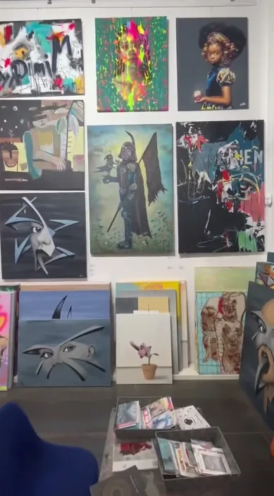 Trash Wars ist (Trash wars es) – Street-Art in Barcelona: Szene aus dem Art-Is-Trash-Video von Francisco de Pájaro