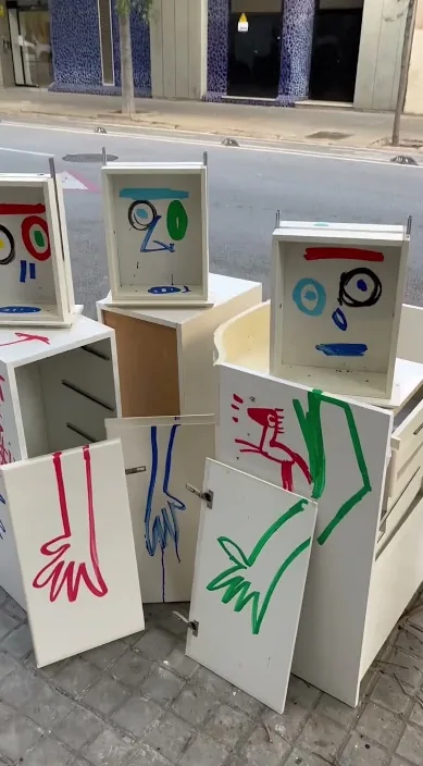 Tres es – street art in Barcelona: scene from the Art Is Trash video by Francisco de Pájaro
