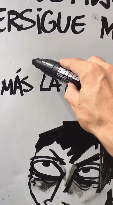 Un home no persegueix dones, persegueix metes – art urbà a Barcelona: escena del vídeo d'Art Is Trash de Francisco de Pájaro