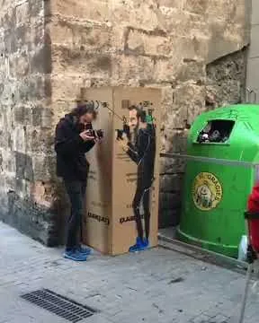 Valencia – arte urbano: escena del vídeo de Art Is Trash de Francisco de Pájaro