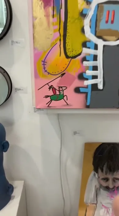 Es va vendre, és (Vendido. es) – art urbà a Barcelona: escena del vídeo d'Art Is Trash de Francisco de Pájaro