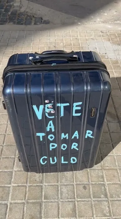 Veu www. es (VETE www. es) – art urbà a Barcelona: escena del vídeo d'Art Is Trash de Francisco de Pájaro