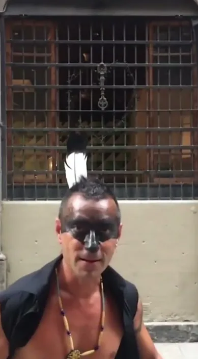 像鸟一样飞翔(WWW) (Volar como un pájaro www. es) – 巴塞罗那街头艺术:Francisco de Pájaro 的 Art Is Trash 视频画面